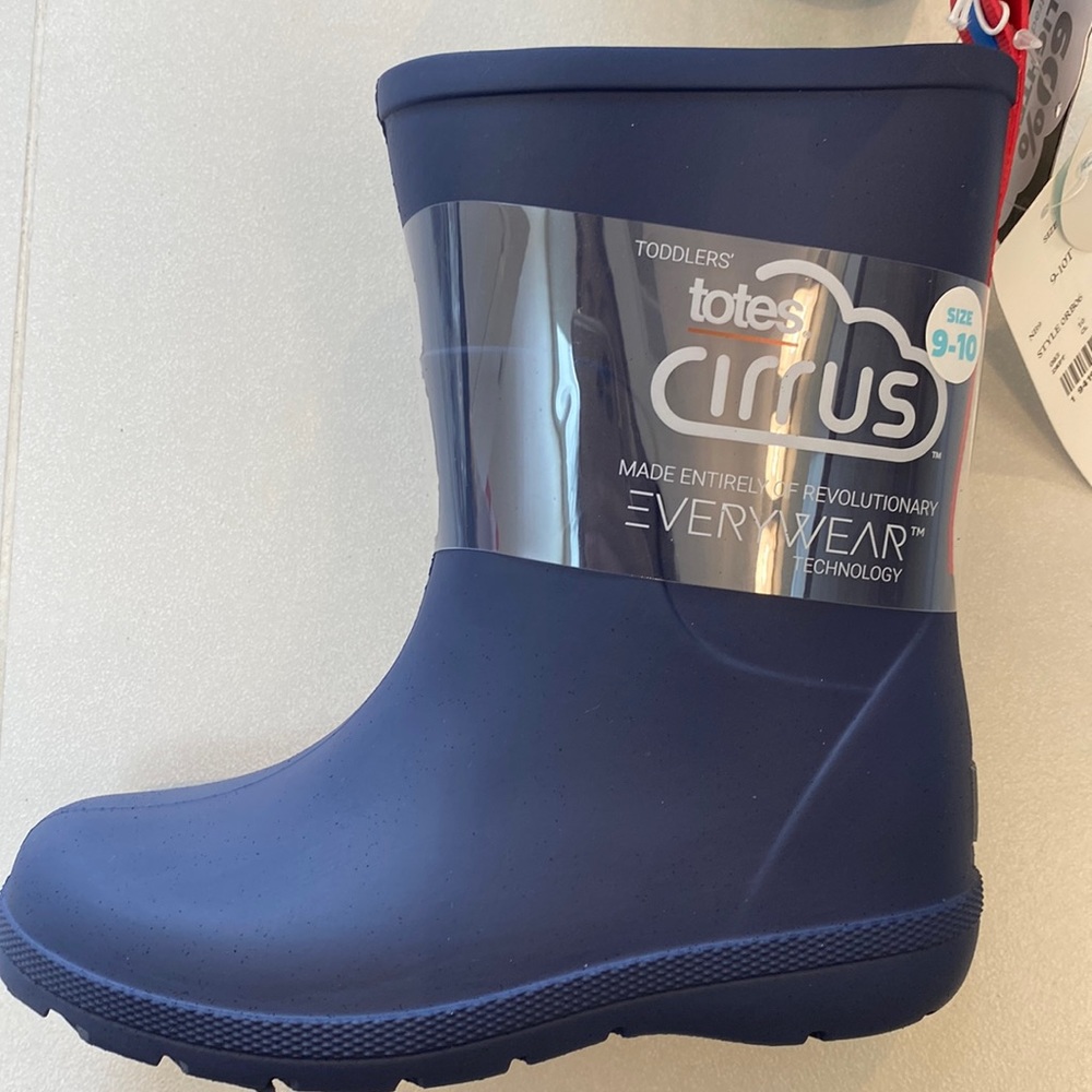 NWT totes rain boots In blue, toddler size  9-10